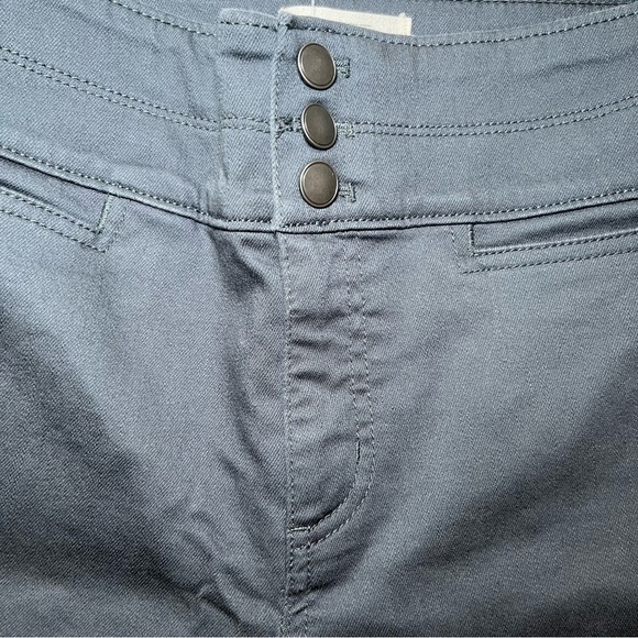 Loft High Waisted Jeans- Size 6 NWOT - Picture 2 of 4